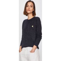 Vero Moda - Sweter. Niebieskie swetry damskie Vero Moda, l, bez wzorów, z dzianiny, bez kołnierzyka, bez ramiączek, krótkie, bez kaptura. W wyprzedaży za 59.90 zł.