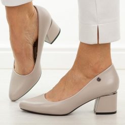 Szare czółenka damskie na obacasie Vinceza 62292. Szare czółenka damskie VINCEZA, bez wzorów, ze skóry, eleganckie, bez obcasa, na obcasie, bez zapięcia. Za 179.00 zł.