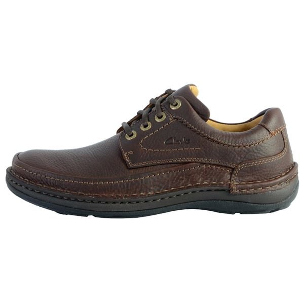 Tenisówki Clarks Model 44177 Kolor Brązowy. Brązowe trampki męskie Clarks, bez wzorów, ze skóry, bez zapięcia. Za 559.40 zł.