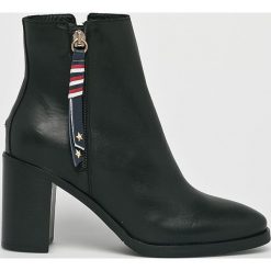 Tommy Hilfiger - Botki. Kozaki damskie marki Tommy Hilfiger. W wyprzedaży za 579.90 zł.