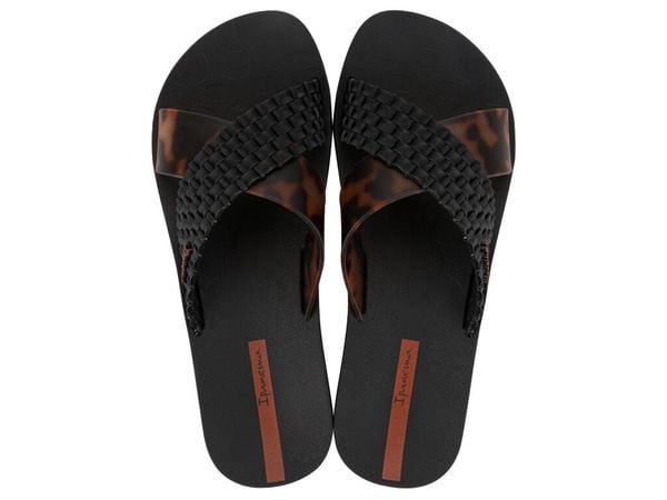 Klapki damskie Ipanema Sense Slide. Czarne klapki damskie Ipanema, bez wzorów, z materiału, casualowe, bez obcasa. Za 77.10 zł.