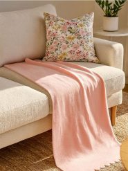 Koc - różowy. Czerwone kocyki dla dzieci Sinsay. Za 12.99 zł.