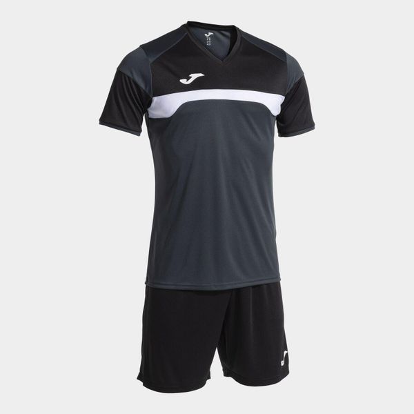 Zestaw koszulka i spodenki Joma Danubio III. Brązowe koszulki sportowe męskie Joma, m, bez wzorów, na fitness i siłownię. Za 179.99 zł.