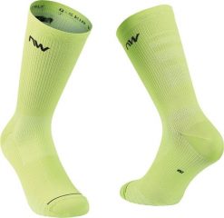 Skarpety rowerowe NORTHWAVE Extreme Pro Sock. Zielone skarpety damskie Northwave, bez wzorów. Za 39.00 zł.