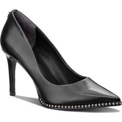 Szpilki GUESS - FLBST4 LEA08 BLACK. Czarne szpilki damskie Guess, ze skóry ekologicznej. W wyprzedaży za 439.00 zł.