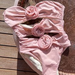 Jednoczęściowy kostium kąpielowy z florystycznym wzorem na lato Charlot. Czerwone kostiumy jednoczęściowe damskie Intica, l, bez wzorów, do pływania. Za 169.00 zł.