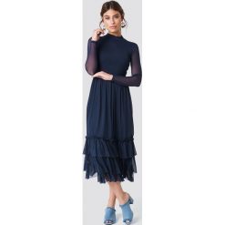 NA-KD Boho Siateczkowa sukienka z falbanką - Blue. Sukienki damskie marki NA-KD Boho. Za 121.95 zł.