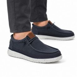 Buty męskie do chodzenia Wrangler MAKENA STONE C MEN LOW. Niebieskie eleganckie półbuty Wrangler, na lato, z jeansu, biznesowe, bez zapięcia. Za 199.00 zł.