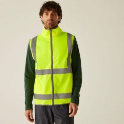 Kamizelka z pełnym zamkiem Regatta Hi-Vis Pro. Żółte kurtki męskie Regatta, bez wzorów, z softshellu, sportowe, bez kaptura. Za 89.99 zł.