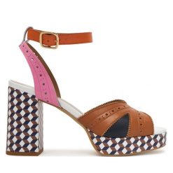 Sandały Fly London. Sandały damskie Fly London, bez wzorów, bez obcasa, na słupku, bez zapięcia. Za 800.99 zł.