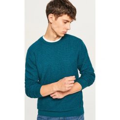 Sweter z dzianiny o strukturalnym splocie - Turkusowy. Niebieskie swetry przez głowę męskie marki Reserved, z dzianiny. Za 119.99 zł.