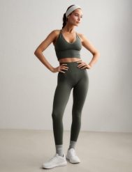 Damskie legginsy bezszwowe, wysoki stan, squat proof petite Shape zielony ivy. Zielone legginsy damskie Aim'n, xl, bez wzorów, z elastanu. Za 297.00 zł.