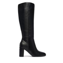 Kozaki Guess. Czarne kozaki damskie Guess, bez obcasa, na słupku. Za 674.99 zł.
