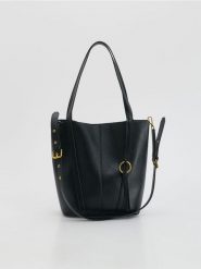Torebka shopper z zawieszką - czarny. Czarne torebki shopper damskie Reserved, bez wzorów, ze skóry, bez dodatków. Za 159.99 zł.
