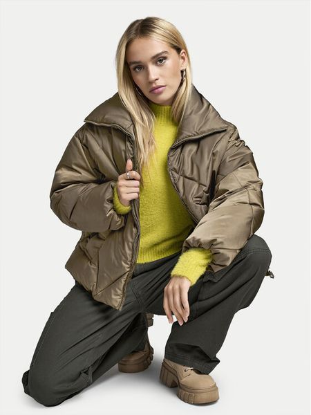 ONLY Kurtka zimowa Pippi 15322803 Brązowy Regular Fit. Brązowe kurtki damskie Only, na zimę, xs, bez wzorów, z syntetyku, bez kaptura. Za 159.99 zł.