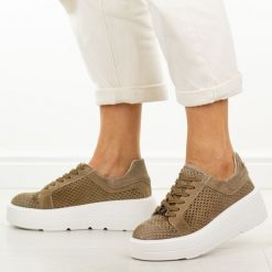 Brązowe skórzane ażurowe półbuty damskie Filippo Dp7675/26. Brązowe półbuty damskie Filippo, na jesień, w ażurowe wzory, z jeansu, klasyczne, z okrągłym noskiem, bez obcasa, na platformie, bez zapięcia. W wyprzedaży za 227.92 zł.