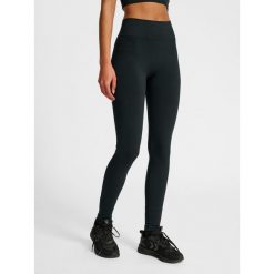 Damskie legginsy Hummel HIIT. Czarne legginsy sportowe damskie Hummel, bez wzorów, na fitness i siłownię. Za 207.50 zł.