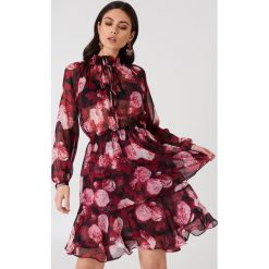 NA-KD Boho Sukienka z marszczoną stójką - Multicolor. Sukienki damskie marki NA-KD Boho. Za 161.95 zł.