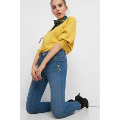 Jeansy skinny z haftem. Niebieskie jeansy damskie Orsay. Za 139.99 zł.