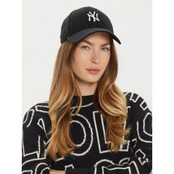 Czapka z daszkiem New Era. Czarne czapki i kapelusze damskie New Era, bez wzorów. Za 119.99 zł.