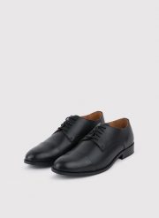 PAKO LORENTE – Czarne eleganckie buty męskie. Czarne eleganckie półbuty Pako Lorente, ze skóry, eleganckie, bez zapięcia. Za 599.99 zł.