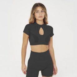 Crop Top Treningowy LEXI Krótki Rękaw. Czarne obuwie sportowe damskie Legea, bez wzorów, sportowe, bez kołnierzyka. W wyprzedaży za 84.00 zł.