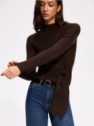 Sweter z domieszką wełny - ciemnobrązowy. Brązowe swetry damskie Reserved, l, bez wzorów, z dzianiny, bez kołnierzyka, bez ramiączek, bez kaptura. Za 129.99 zł.