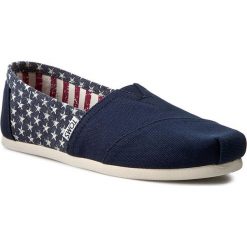 Półbuty TOMS - Classic 10007993 Americana Navy Canvas Star. Niebieskie półbuty damskie Toms, z materiału, retro. W wyprzedaży za 169.00 zł.