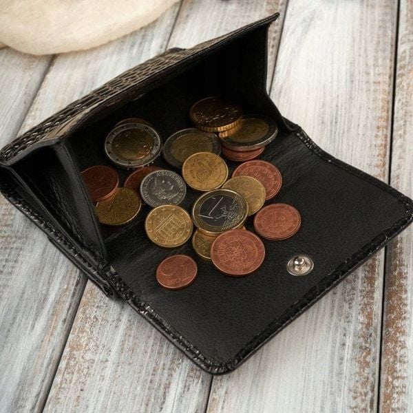 Paolo Peruzzi Portfel damski skórzany mały w kroko czarny z ochroną RFID AL-03-BL. Brązowe portfele damskie Paolo Peruzzi, bez wzorów. Za 111.82 zł.