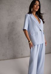 Jasnoniebieski Komplet Garniturowy Marynarka z Krótkim Rękawem i Spodnie Wide Leg Coramara. Niebieskie spodnie materiałowe dla dziewczynek Renee, z aplikacjami. Za 229.99 zł.