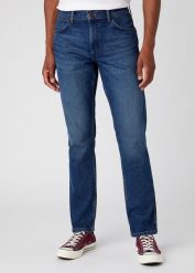 WRANGLER MĘSKIE SPODNIE JEANSOWE WRANGLER GREENSBORO BLUE ARCADE W15QYL31Q 112145844. Niebieskie jeansy męskie Wrangler, biznesowe. W wyprzedaży za 139.99 zł.