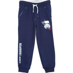 Ciemnoniebieskie Spodnie Dresowe For A Player. Niebieskie spodnie sportowe dla chłopców Born2be, z dresówki. Za 49.99 zł.