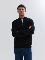 Sweter z wełną - czarny. Czarne swetry przez głowę męskie Reserved, l, bez wzorów, z wełny, bez kołnierzyka. Za 199.99 zł.