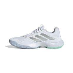Buty tenisowe damskie ADIDAS Gamecourt 3 na każdą nawierzchnię. Białe obuwie sportowe damskie Adidas, bez wzorów, z gumy, tenisowe. Za 329.99 zł.
