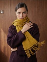 Szalik z frędzlami - żółty. Żółte szaliki i chusty damskie Sinsay, bez wzorów. Za 29.99 zł.