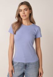 Niebieski T-shirt Perirea. Niebieskie koszule damskie Born2be, l, bez wzorów, z dzianiny, sportowe, bez kołnierzyka, bez ramiączek. Za 39.99 zł.