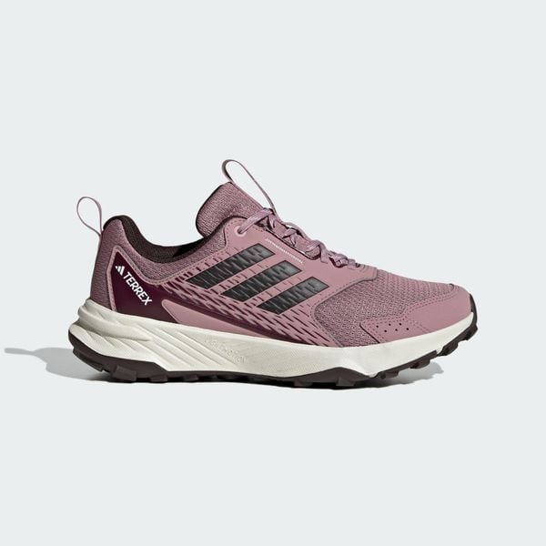 Buty Tracefinder Trail Running. Brązowe obuwie sportowe damskie Adidas, bez wzorów, z gumy, do biegania, adidas terrex. Za 299.00 zł.