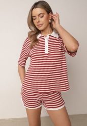 Beżowo-Czerwony Dzianinowy Komplet Oversize w Paski Koszulka Polo i Szorty Tesanore. Brązowe szorty damskie Born2be, na lato, uniwersalny, bez wzorów, z dzianiny, eleganckie. Za 169.99 zł.