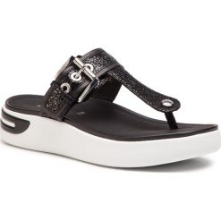 Japonki GEOX - D Ottaya Sand B D92CMB 0KYBC C9999 Black. Czarne klapki damskie Geox, z aplikacjami, ze skóry ekologicznej, bez obcasa, bez zapięcia. W wyprzedaży za 269.00 zł.