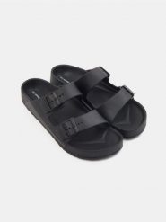 Klapki na sprzączki - czarny. Czarne klapki męskie Sinsay. Za 29.99 zł.