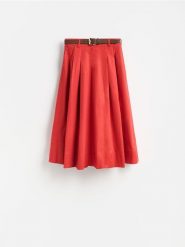 Spódnica midi z paskiem - czerwony. Czerwone spódnice damskie Reserved, l, bez wzorów, z bawełny, midi, rozkloszowane. Za 149.99 zł.