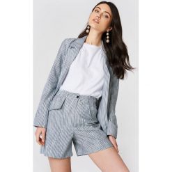 Trendyol Szorty w paski - Grey. Paski damskie marki Trendyol. W wyprzedaży za 60.97 zł.