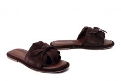 BOMBONELLA G039 25039-1 brązowy, klapki damskie. Brązowe klapki damskie Bombonella, bez wzorów, ze skóry, bez obcasa, na obcasie. Za 259.90 zł.