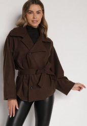 Brązowy Krótki Płaszcz z Wiskozą o Pudełkowym Kroju z Wiązanym Paskiem i Kołnierzem Tusilia. Brązowe płaszcze damskie Born2be, uniwersalny, bez wzorów, z dzianiny, klasyczne, krótkie, bez kaptura. Za 169.99 zł.