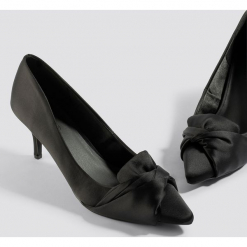 NA-KD Shoes Satynowe czółenka - Black. Czarne czółenka damskie NA-KD Shoes, z satyny. Za 121.95 zł.