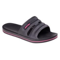 Klapki Damskie Vedi. Czarne klapki damskie MARTES ESSENTIALS, bez wzorów, z materiału, bez obcasa, na obcasie. Za 48.99 zł.