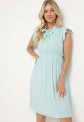 Jasnoniebieska Rozkloszowana Sukienka z Wiązanym Dekoltem i Gumką w Pasie Ozdobiona Falbanką Dimonima. Niebieskie sukienki damskie Born2be, l, bez wzorów, z bawełny, eleganckie, bez kołnierzyka, bez ramiączek, midi, rozkloszowane. Za 39.99 zł.