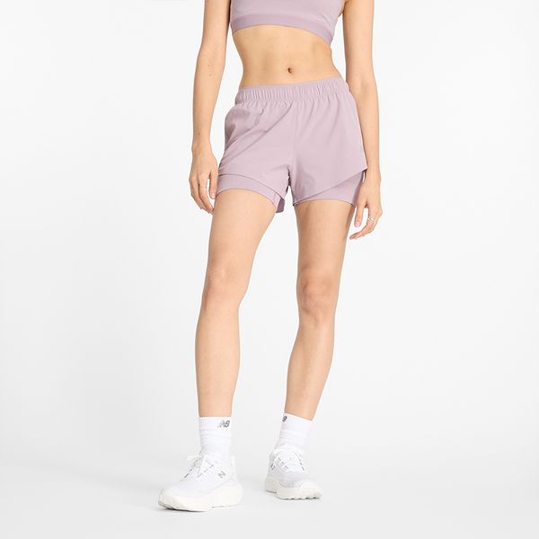 Spodenki damskie New Balance WS41287ICW – różowe. Czerwone szorty sportowe damskie New Balance, m, bez wzorów, z elastanu, sportowe, na fitness i siłownię. Za 169.99 zł.