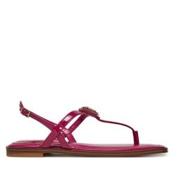 Sandały Guess. Czerwone sandały damskie Guess, z aplikacjami, bez obcasa, na płaskiej podeszwie, bez zapięcia. Za 399.99 zł.