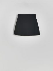 Spódnica mini z koralikami - czarny. Czarne spódnice damskie Reserved, l, bez wzorów, z dzianiny, mini, trapezowe. W wyprzedaży za 109.99 zł.